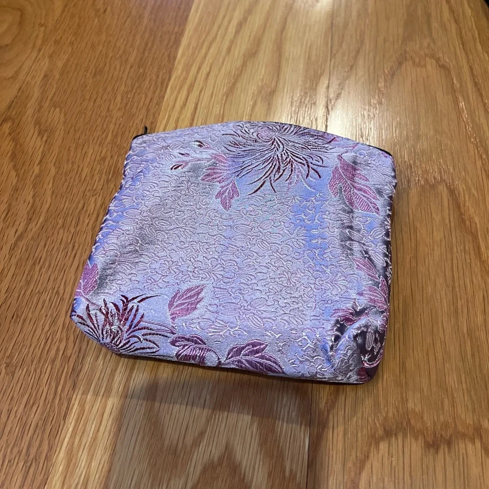 Pretty patterned pouch! - Picture 2 of 6